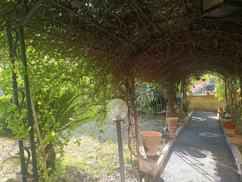 Vendesi a Lecce appartamento con giardino sulle mura 