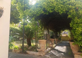 Vendesi a Lecce appartamento con giardino sulle mura 