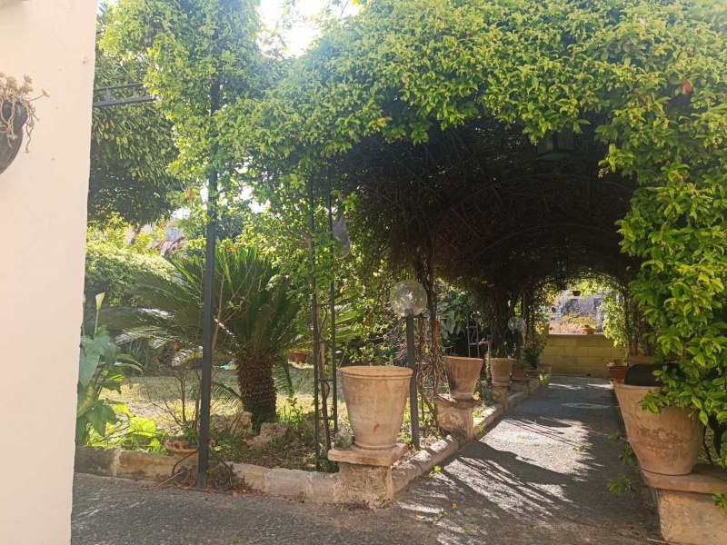 Vendesi a Lecce appartamento con giardino sulle mura 