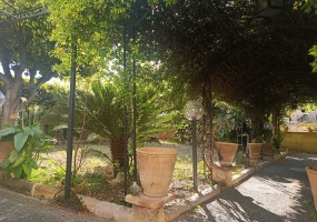 Vendesi a Lecce appartamento con giardino sulle mura 