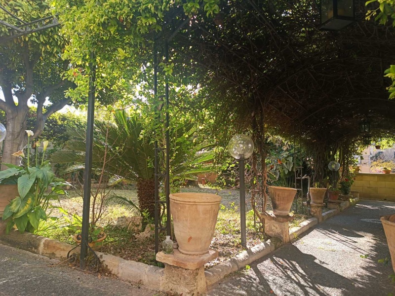 Vendesi a Lecce appartamento con giardino sulle mura 