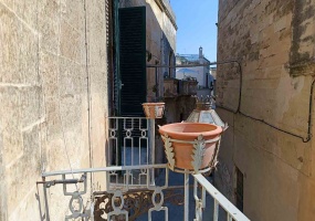 Vendesi a Lecce appartamento con giardino sulle mura 