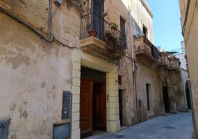 Vendesi a Lecce appartamento con giardino sulle mura 