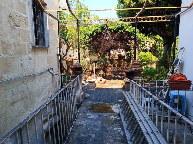 Vendesi a Lecce appartamento con giardino sulle mura 